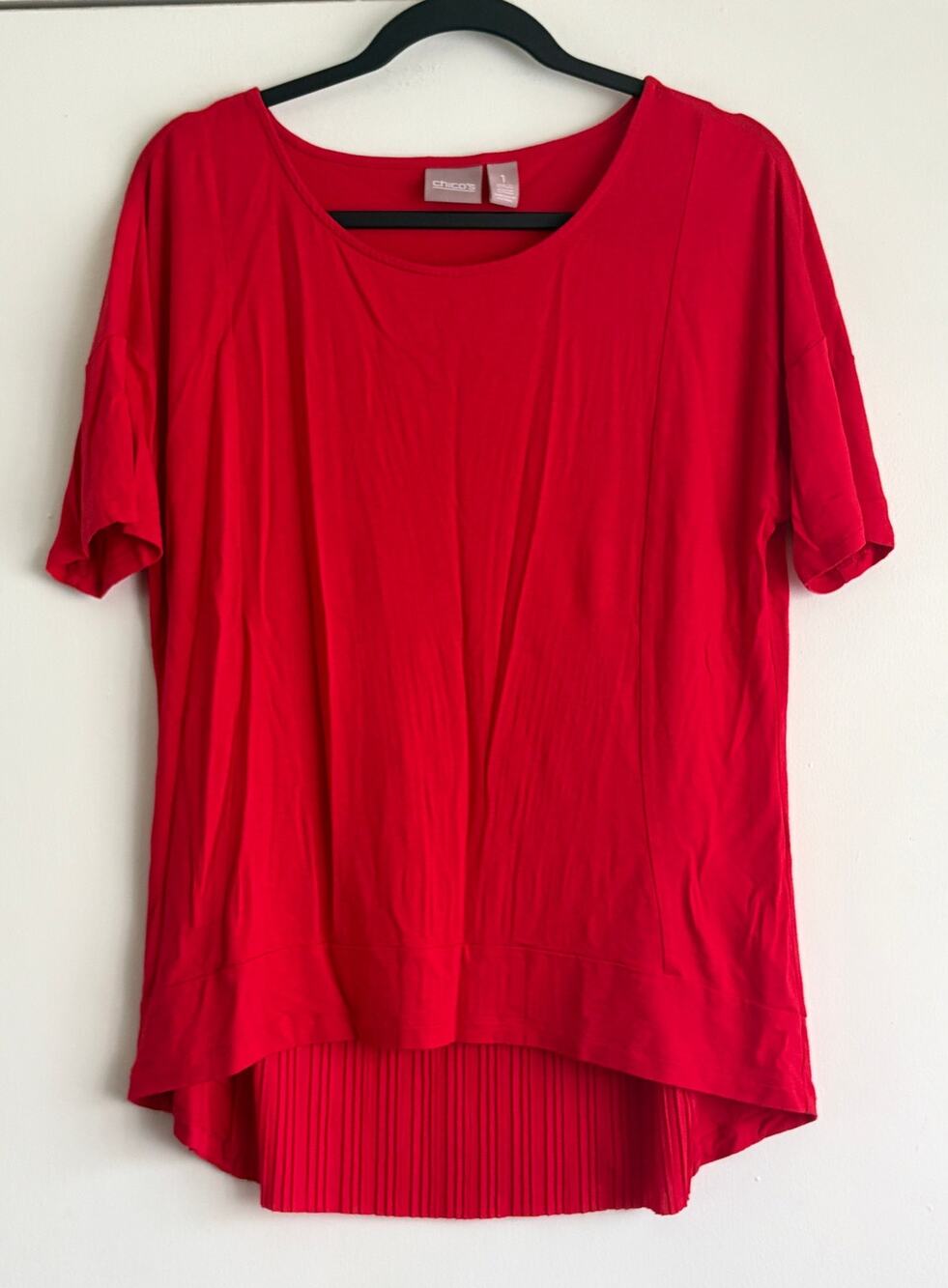 Chicos Pleated Back High Low Knit Top Red Short Sleeve Size 1 M Blouse Tunic
